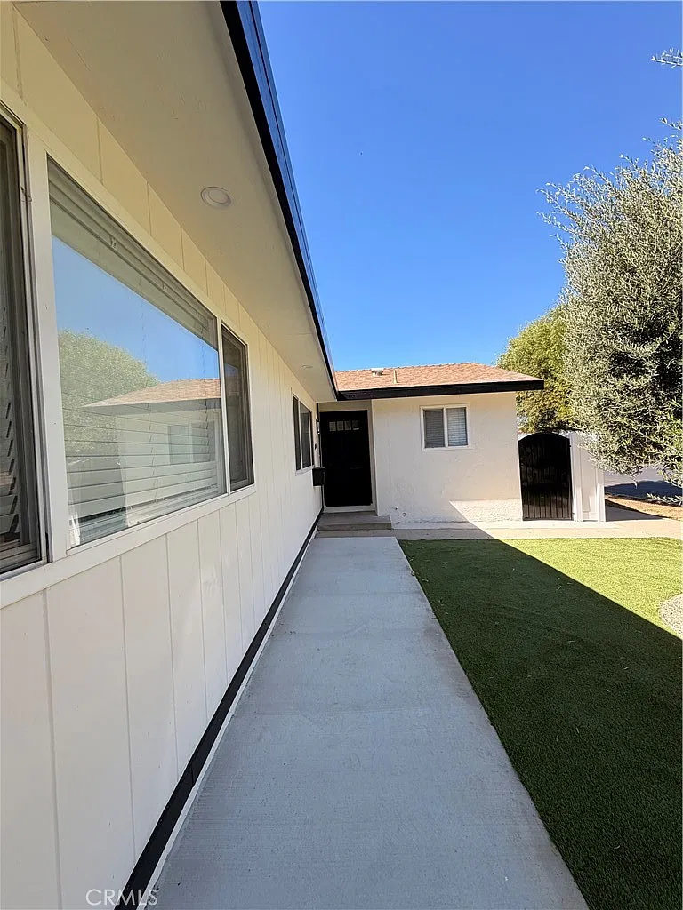 3 bed, 1200 sqft, $4,000 — Photo 2