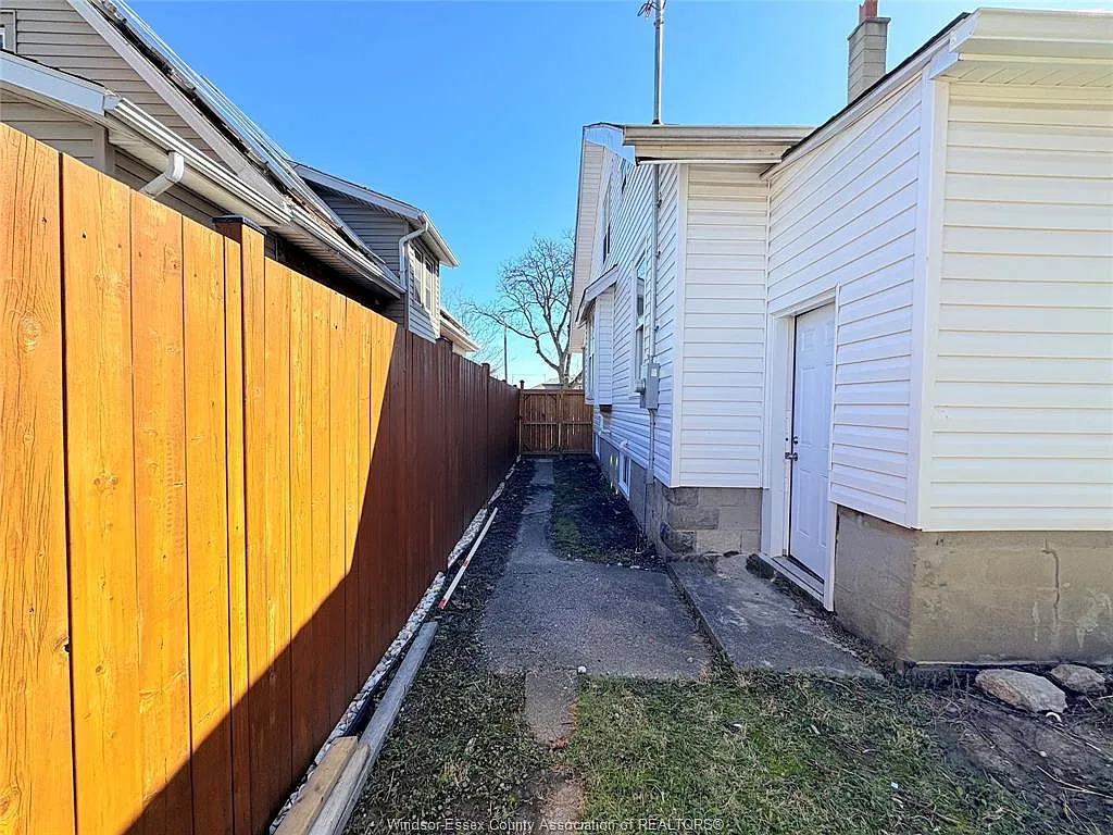 3 bed, $2,299 — Photo 3