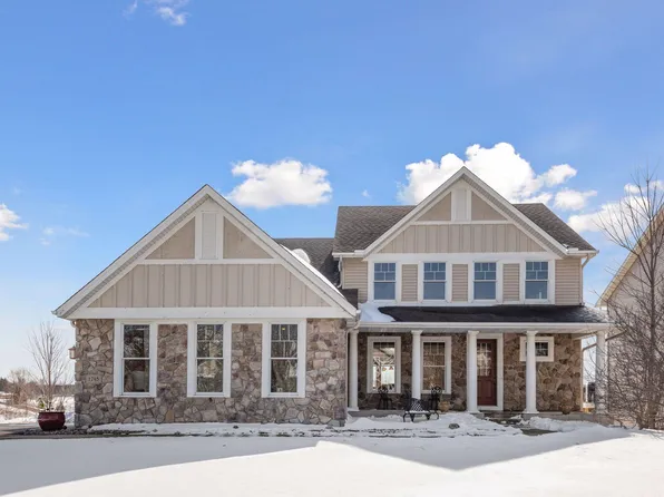 1745 Carriage Dr, Victoria, MN 55386