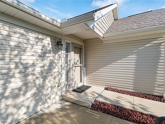 4th image of 257 Woodbury Cir