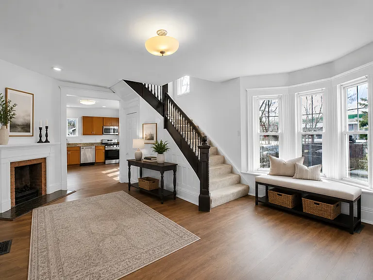5849 Broadway St #H — Photo 1