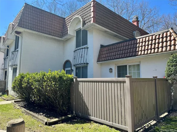 280 Brettonwoods Drive, Coram, NY 11727