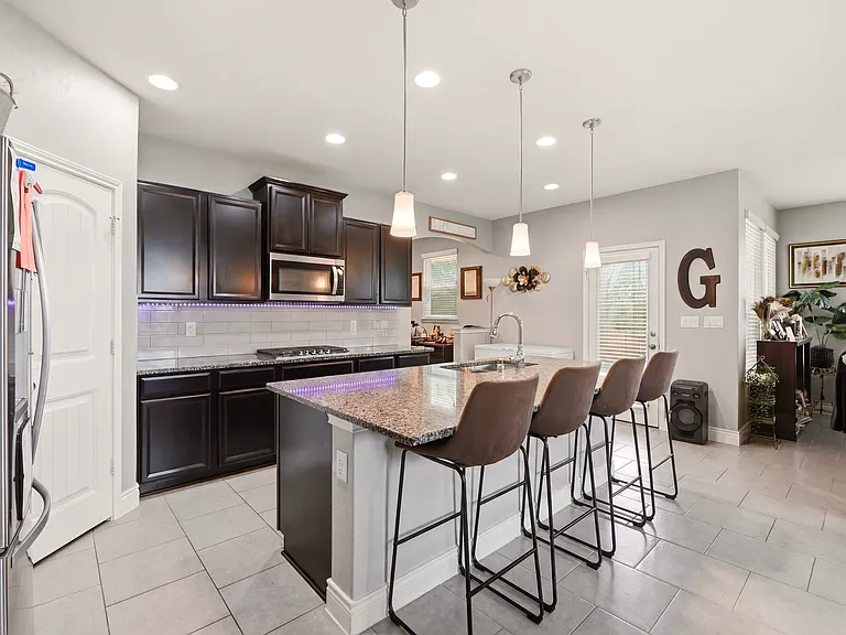 6813 Concho Crk — Photo 10