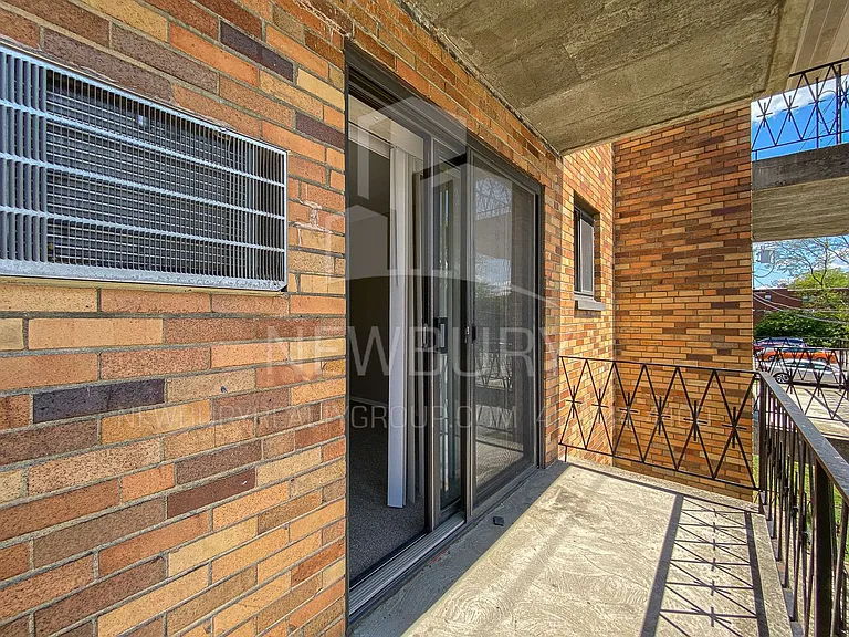 Poplar Apartments — Photo 12