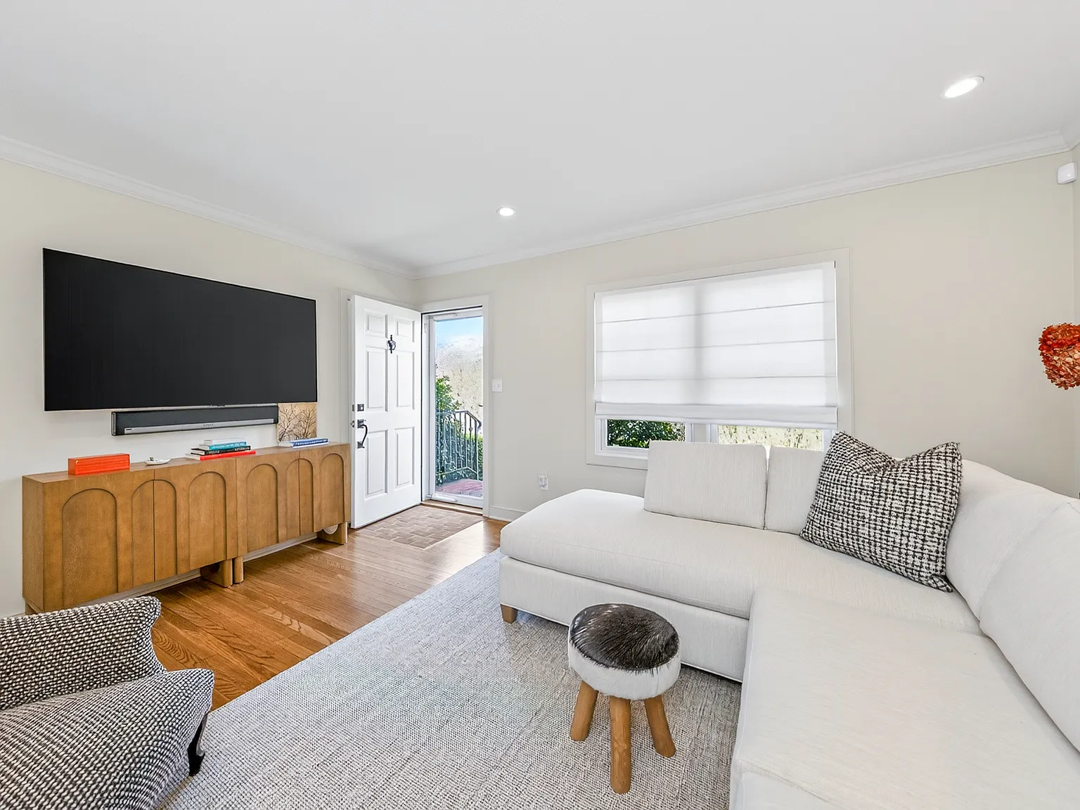 Turnkey Pied-a-Terre Rental Minutes to East Hampton Village — Photo 2