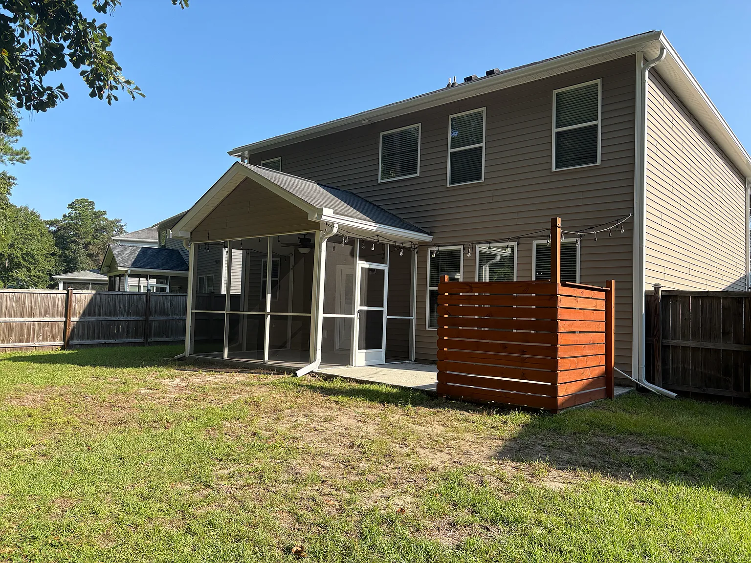 4 bed, 2.5 bath, 2400 sqft, $4,500 — Photo 3