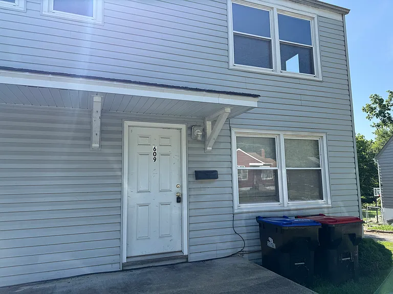 2 bed, 1.0 bath, $825 — Photo 9