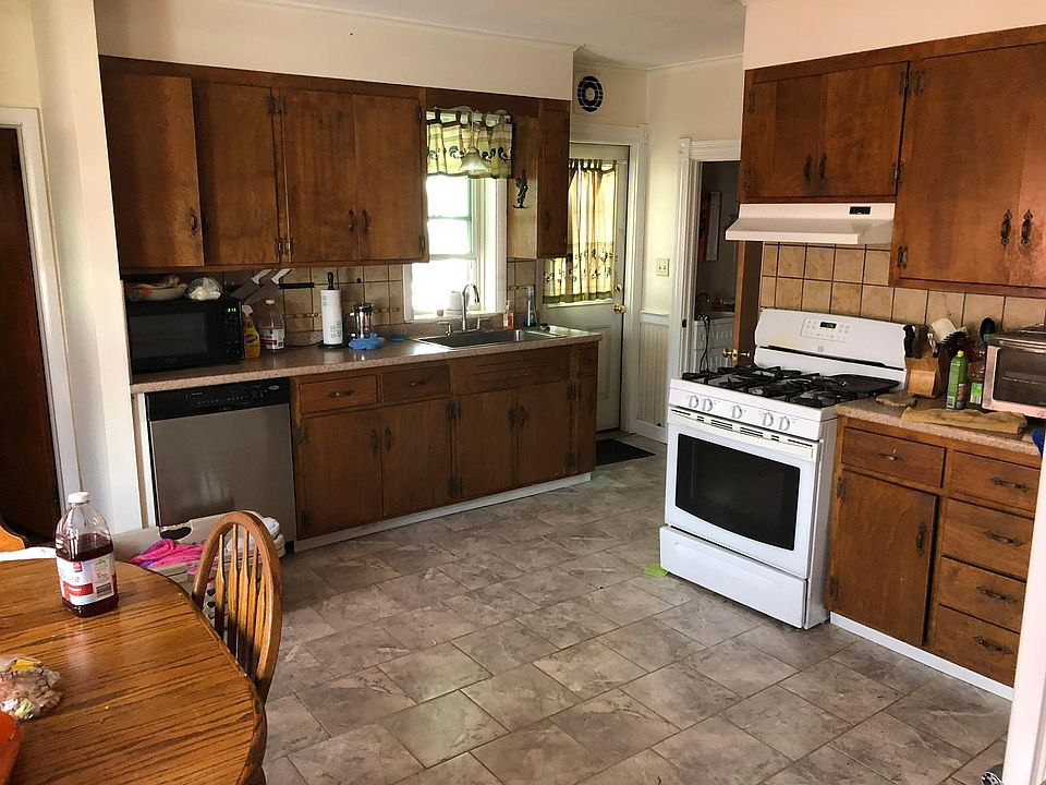 2nd image of 105 Ashland Ave #105