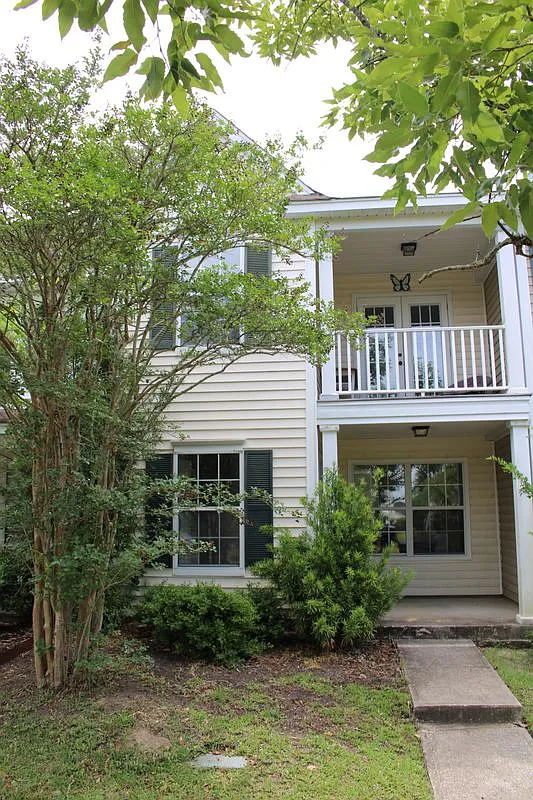 2 bed, 2.5 bath, 1252 sqft, $1,900 — Photo 2