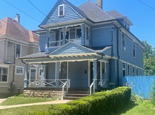 372 Saint Charles St, Elgin, IL