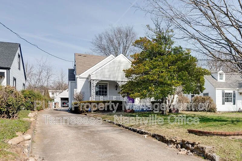 3 bed, 1.0 bath, 1929 sqft, $2,050 — Photo 4
