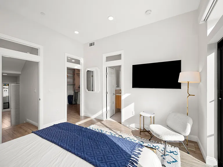 2925 Upshur St — Photo 13