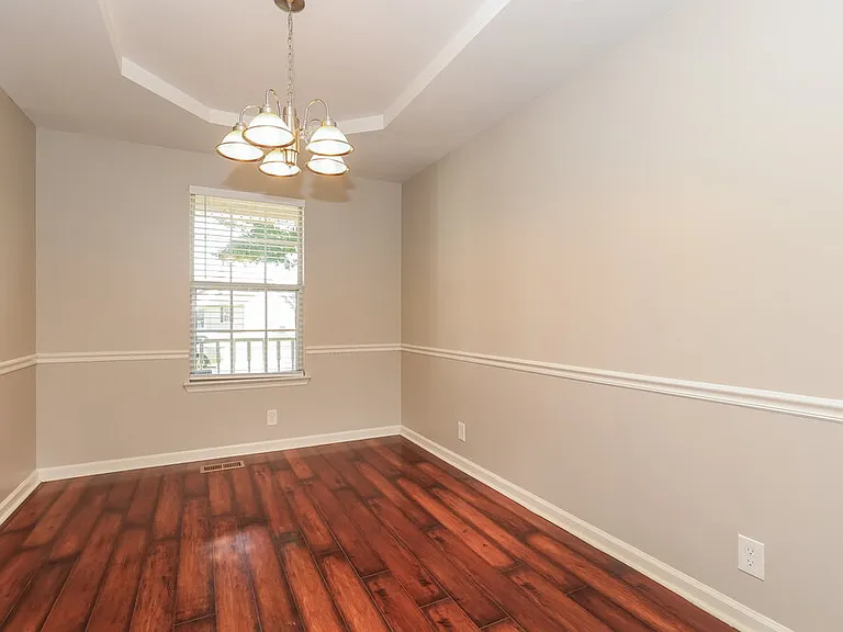 1002 Esquire Ct — Photo 7