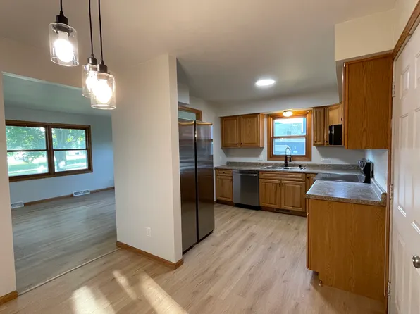 2025 Wolf Rd, Waukesha, WI 53186