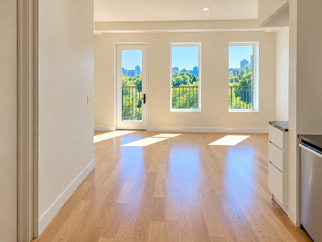 924 Myrtle Avenue — Photo 3