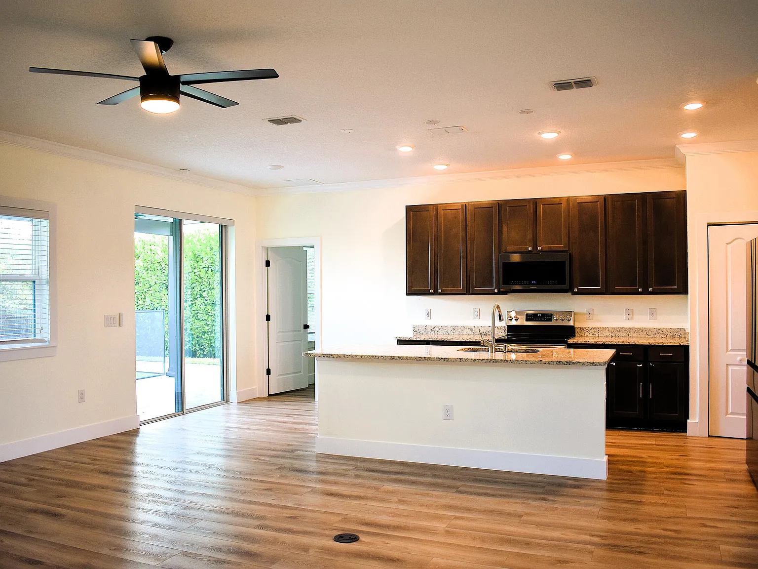 3 bed, 2.0 bath, 1580 sqft, $3,100 — Photo 3