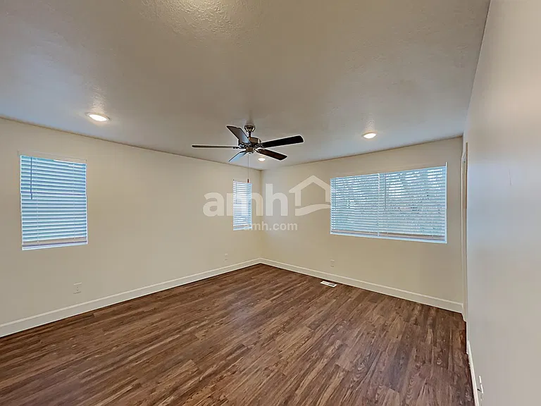 2151 E Silverado Ln — Photo 9