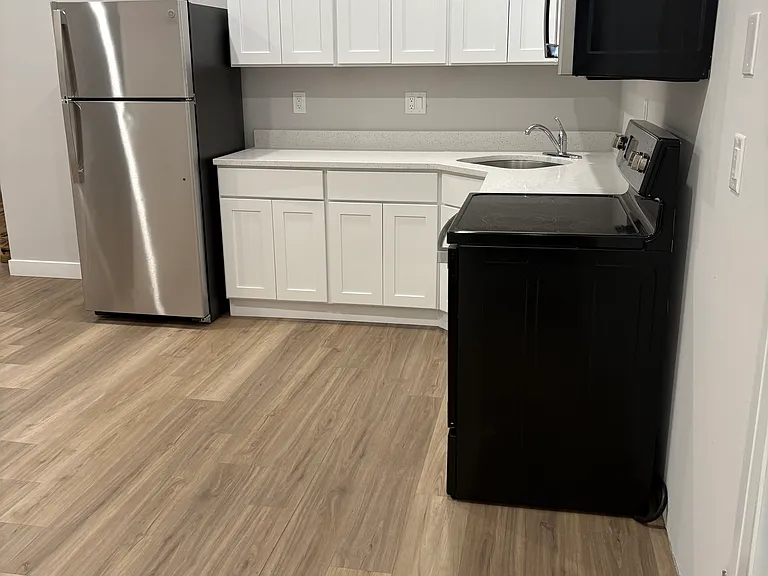 1825 W Diamond St #1R — Photo 1