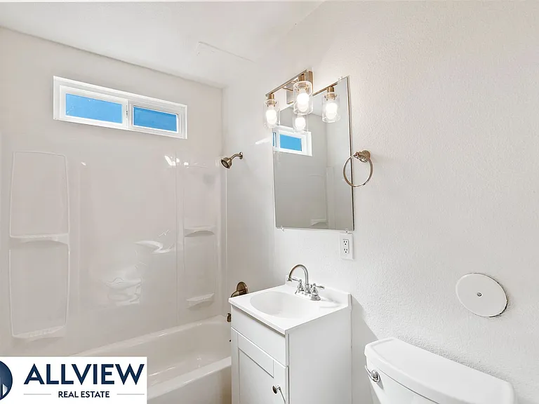 452 South Shaffer Street — Photo 12