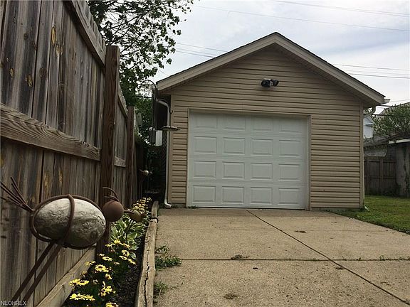 5th image of 3455 W 122nd St