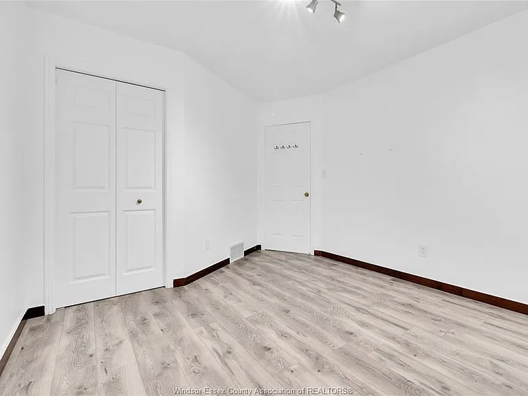 6860 Matchette Rd #UPPER — Photo 10