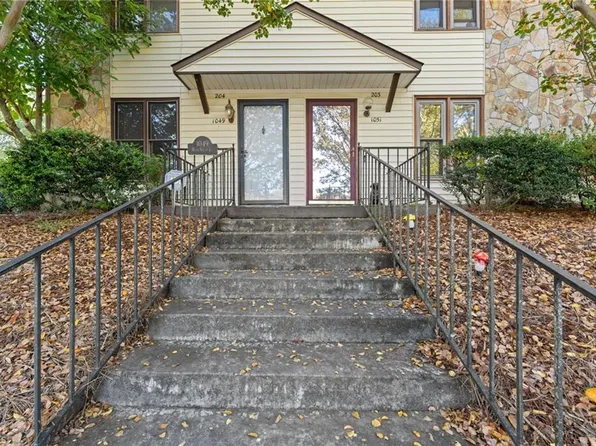 1049 Rock Knoll Ct, Winston Salem, NC 27107
