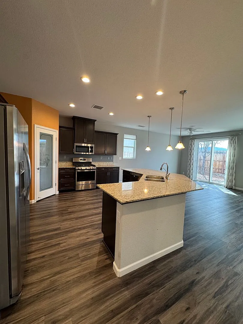 Spacious 4-Bedroom Dayton Home with Split-Bedroom Layout & Modern Finishes — Photo 2
