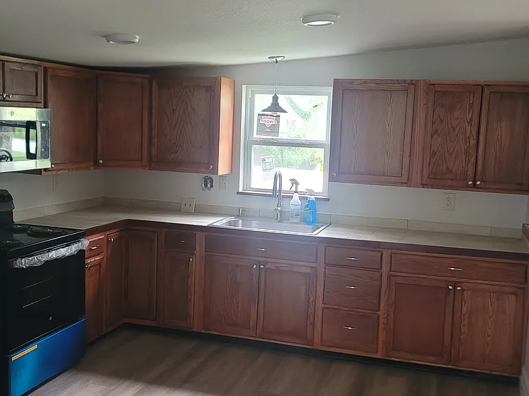 1023 Shady Acres Ln — Photo 3