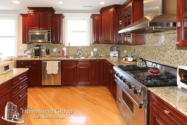 1st image of 828 W Aldine Ave APT 3A