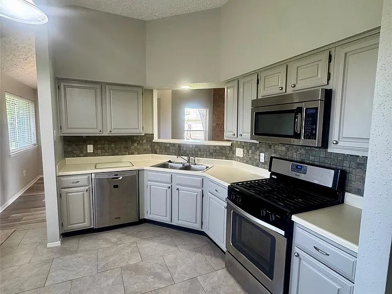 15702 Roxton Ridge Dr — Photo 3