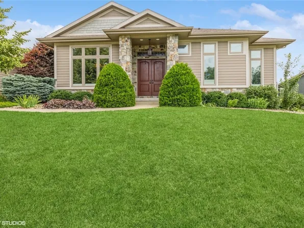 2635 Bos Landen Dr, Pella, IA 50219