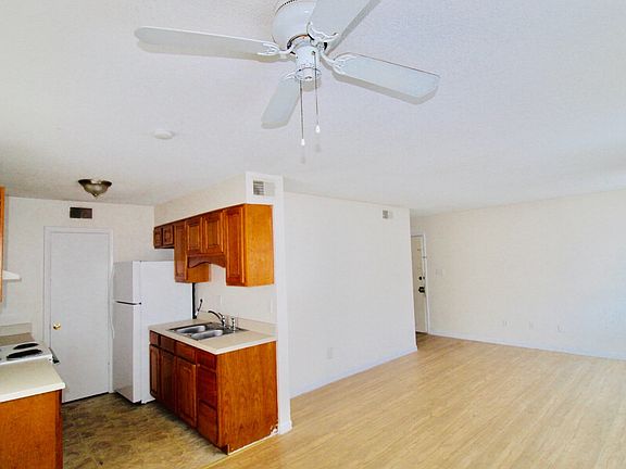 3rd image of 656 Woodyard Rd APT 12