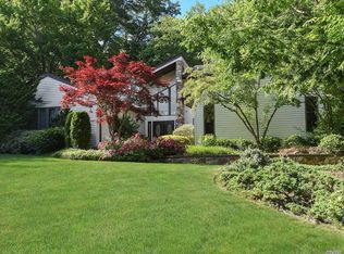 24 Aldgate Dr W, Manhasset, NY 11030