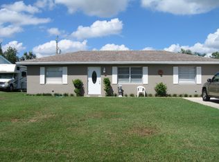 7415 Overlook Dr, Lake Worth, FL 33467