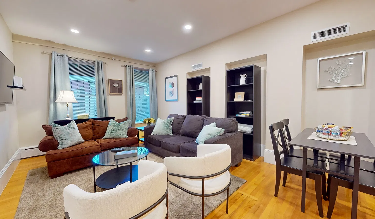 2 bed, 900 sqft, $6,000 — Photo 2