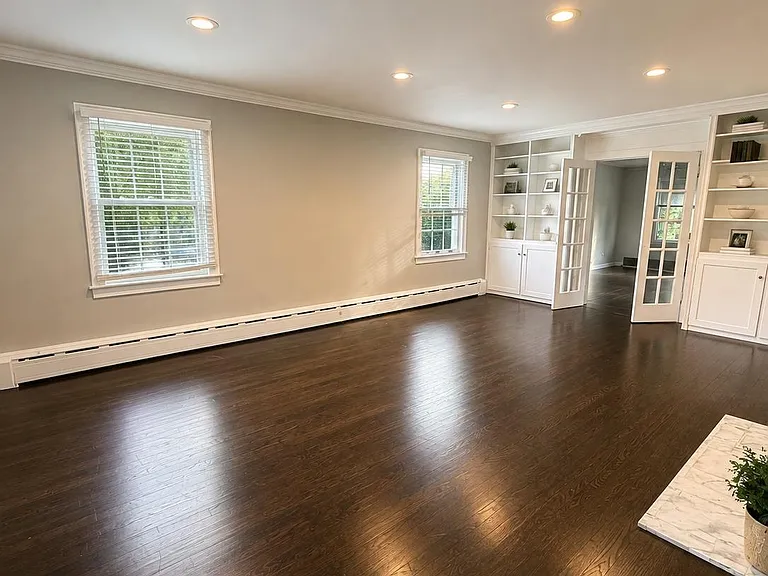 2100 Hillside Ave — Photo 2
