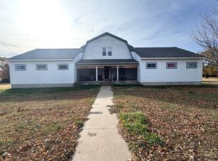 317 W 8th St, Quinter, KS 67752