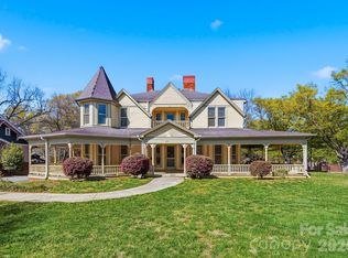 121 5th Ave NE, Hickory, NC 28601