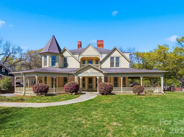 121 5th Ave NE, Hickory, NC 28601