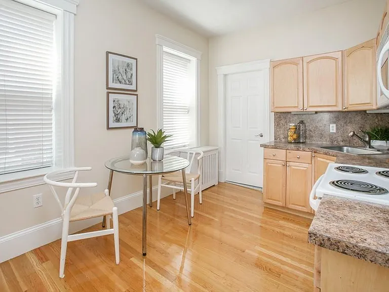21 Aberdeen St #5 — Photo 6