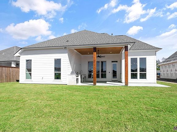 4th image of 38159 Sweet Briar Dr