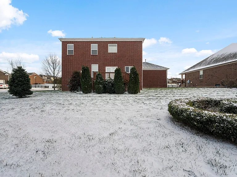 3103 Oxford Dr — Photo 3