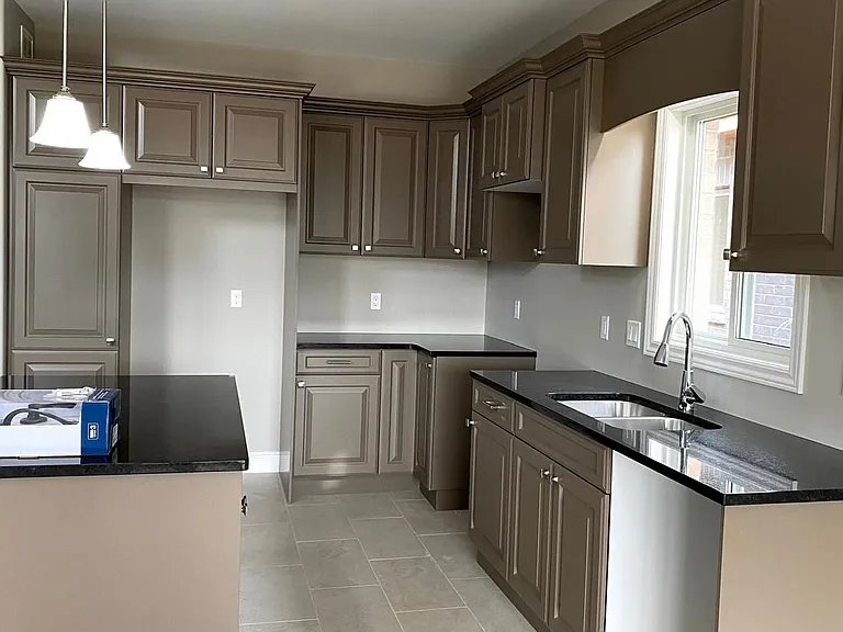 37 Covington Cres — Photo 3