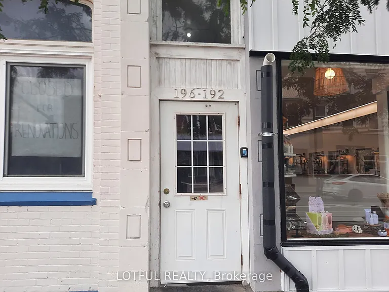 192 King St W #301 — Photo 1