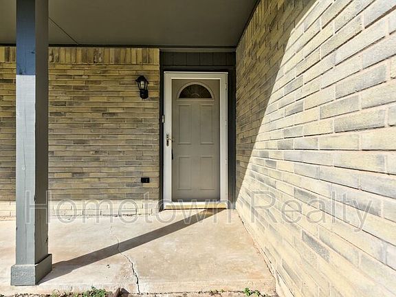 2nd image of 606 Oak Creek Dr