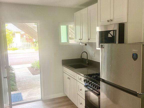 2nd image of 201 Cypress Dr #2
