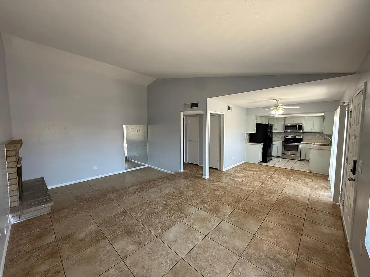 Building Photo - 126 W Loma Vista Dr #101