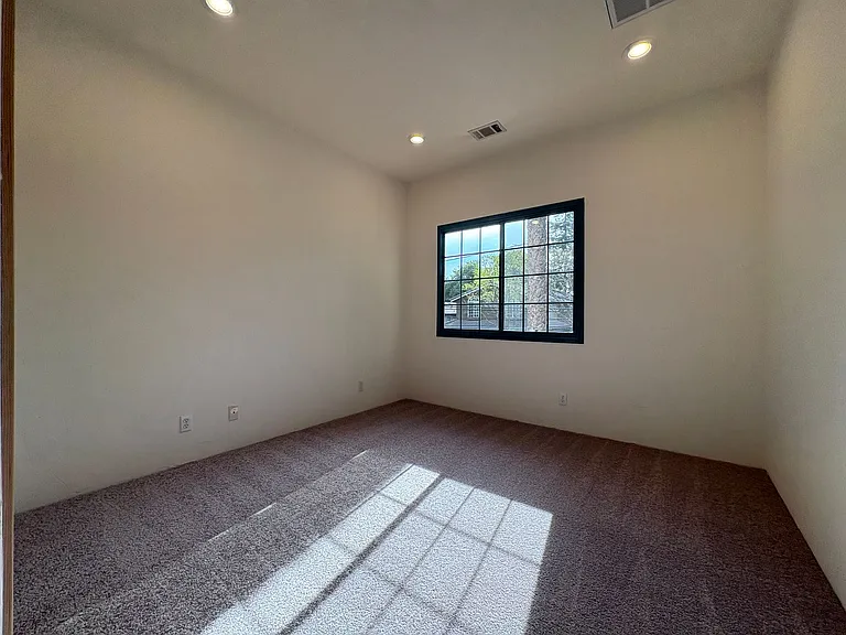 712 Elizabeth Ln — Photo 28
