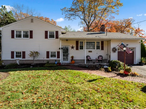 28 Fallon Drive, North Haven, CT 06473