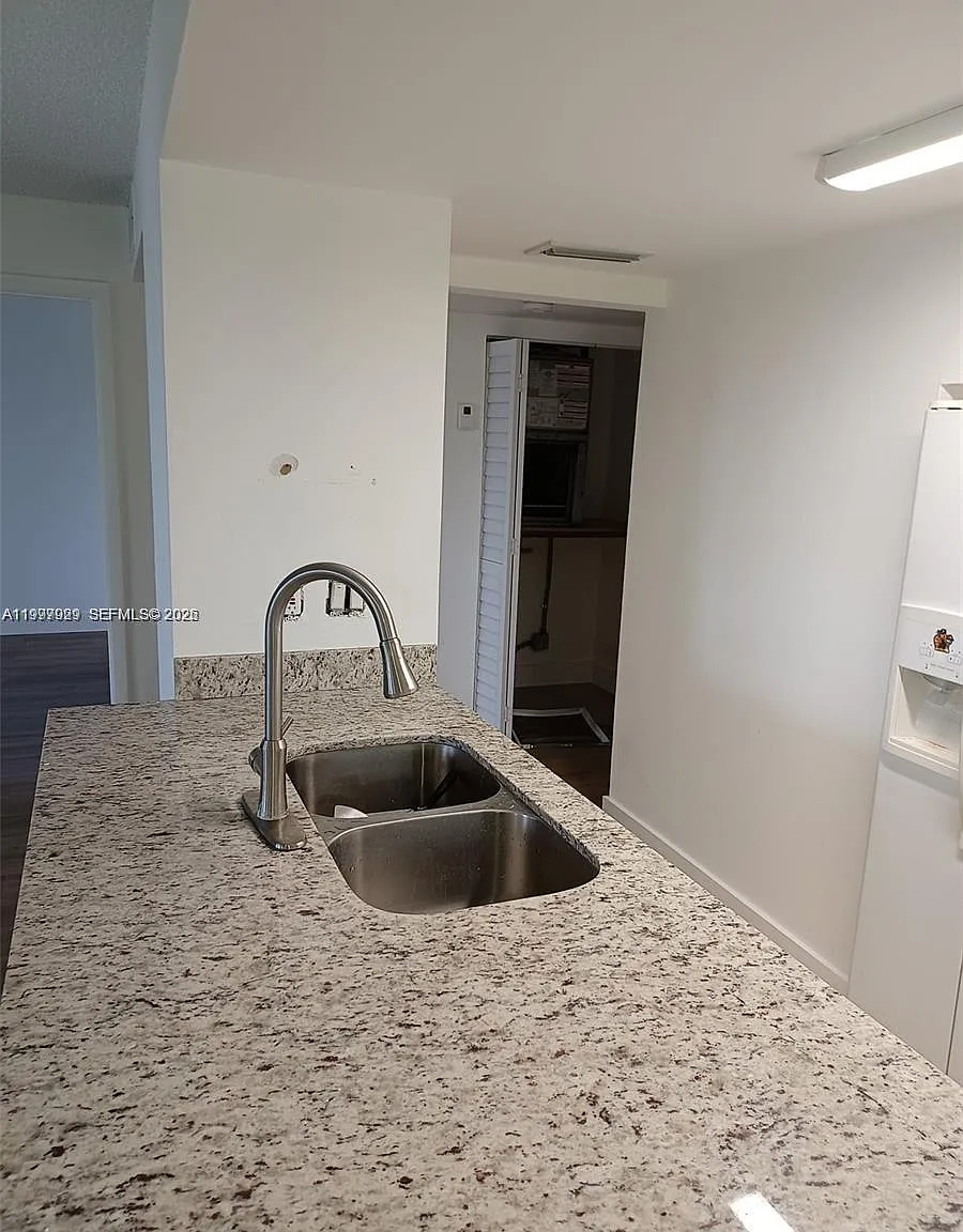 Parkway Grove Condo Part — Photo 2
